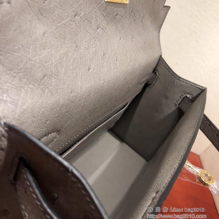 HERMES愛馬仕 凱莉包 Mini Kelly pochette金扣 慕斯灰 純手縫蠟線配上豬鼻子鏈 斜挎包  Ama1187